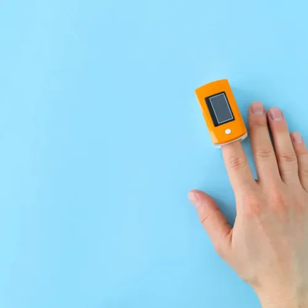 oximeter on hand (1)